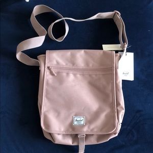 Herschel crossbody. Color is Ash rose
